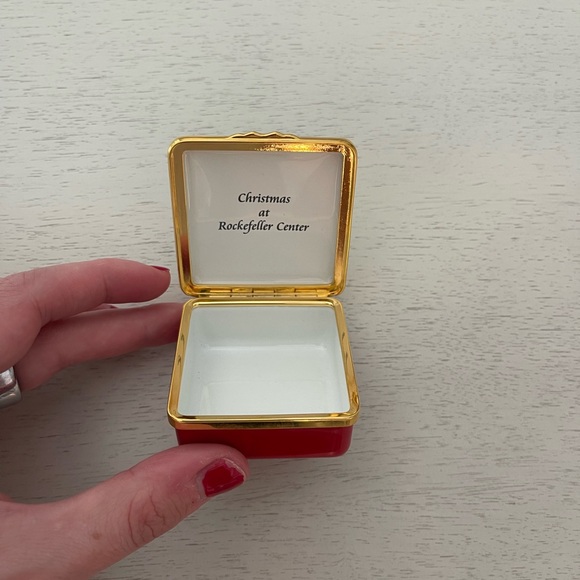 Scully and Scully Halcyon Days Rockefeller Center Enamel Box - Picture 3 of 4